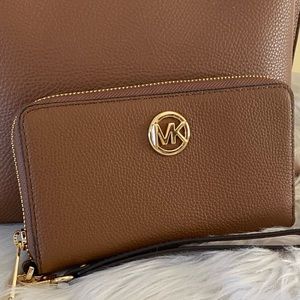 Michael Kors Fulton Zip Phone Case Wristlet Wallet